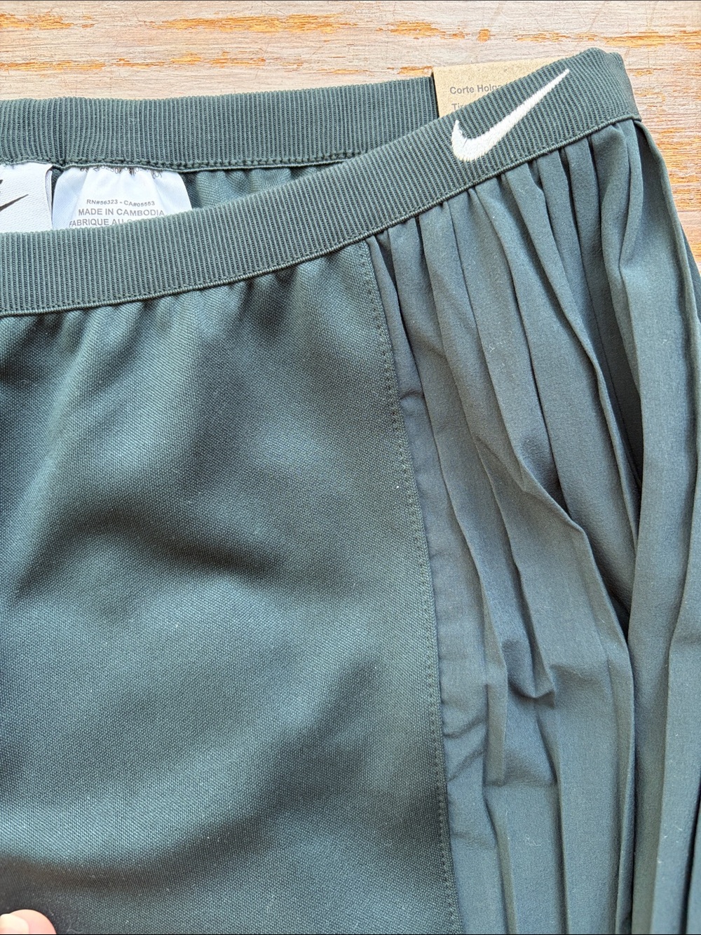 Nike Wide Leg Pleated Side-Panel Pants - Picture 3 of 3